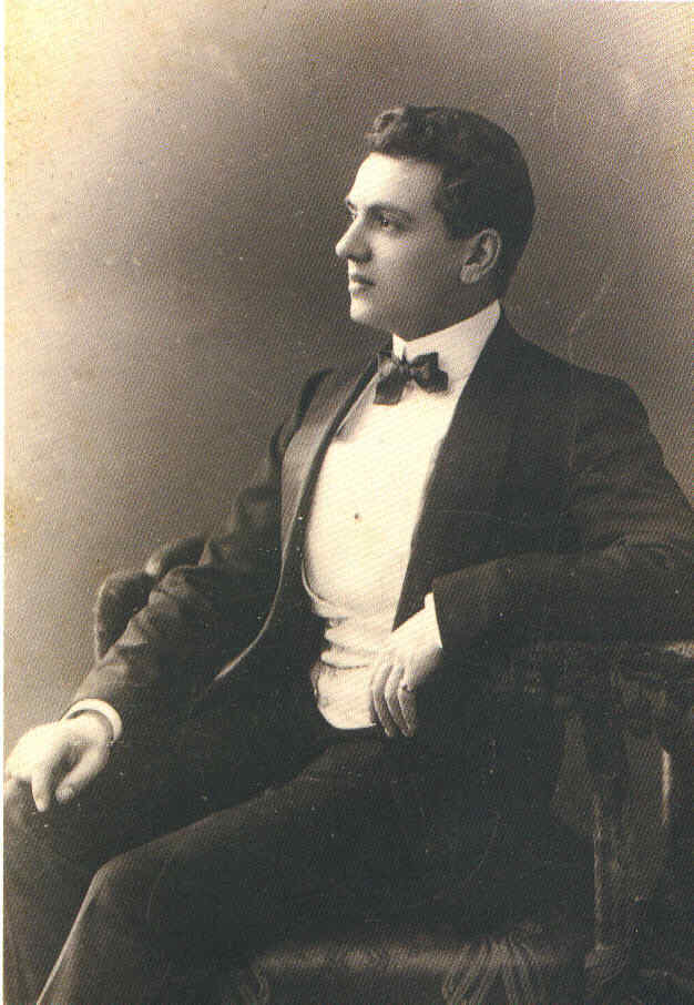 Ernest Beaux 的完整历史肖像，摄于 1917—1921 年间